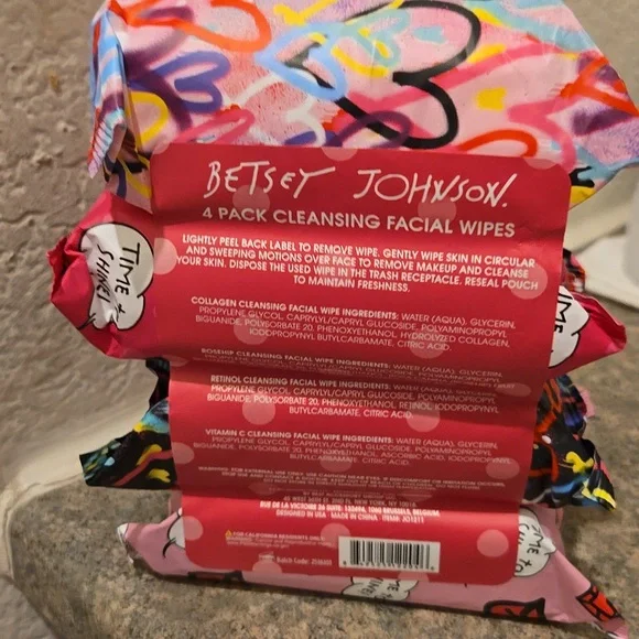 Betsey Johnson Collagen Cleansing Facial Wipes - Vibrant Multicolor New 4 pack - Picture 3 of 4